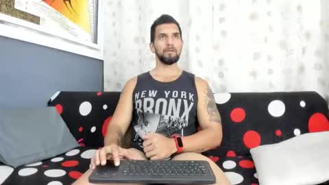 Snapshot of juleslatin122 chatting on 10-30-25, 05:35 Jules online show from 10-30-25, 05:35