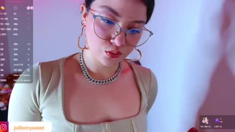 Juliana online show from 11-18-25, 01:11