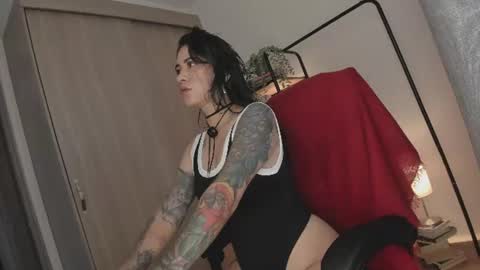 Snapshot of juli_hairy chatting on 06-17-26, 04:52 Juli Modelo Independiente online show from 06-17-26, 04:52