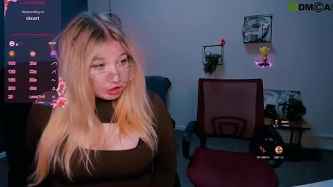 Snapshot of juli_kisss chatting on 03-06-25, 02:41 juli kisss online show from 03-06-25, 02:41