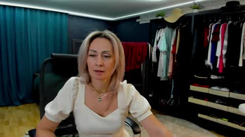 julia__cherry_ online show from 04-24-26, 02:41