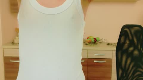 JuliaJae online show from 04-18-26, 07:01