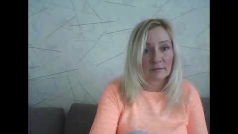 Snapshot of julia_mee chatting on 11-18-25, 07:57 Julia mee online show from 11-18-25, 07:57