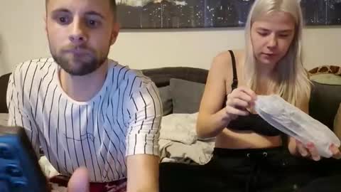 julia_official online show from 11-29-25, 09:18