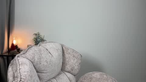 Julia R Le online show from 12-23-24, 06:16