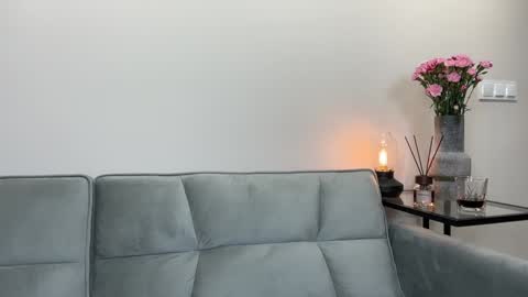 Julia R Le online show from 01-16-25, 01:37