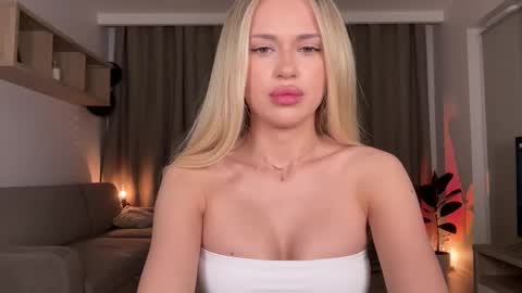 Julia R Le online show from 09-16-25, 08:32