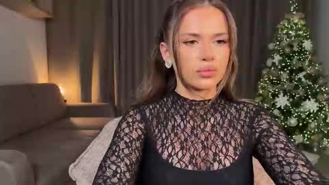 Julia R Le online show from 01-06-26, 08:12