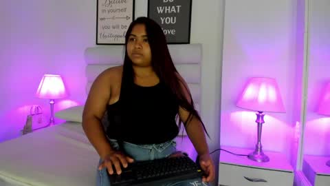 julia_sanchez online show from 06-04-26, 08:04