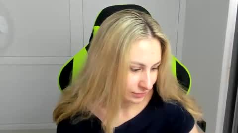 Snapshot of julia_sunshinee chatting on 07-03-26, 07:48 Julia online show from 07-03-26, 07:48