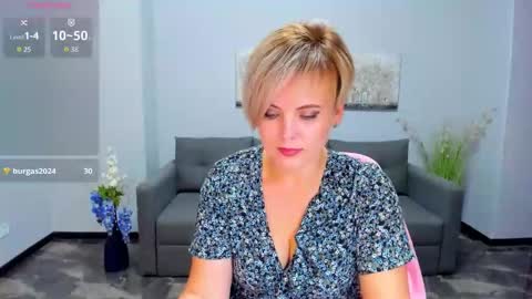 Julia online show from 10-22-25, 06:24