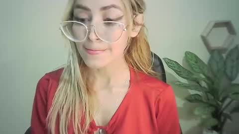 JuliaMack online show from 03-01-25, 03:32