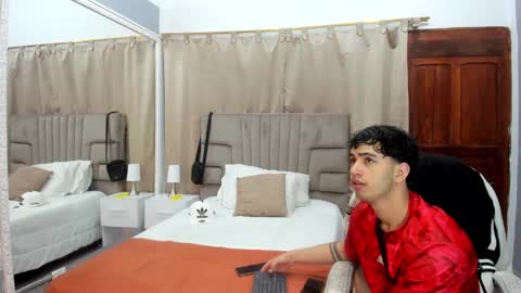 Snapshot of julian_billy chatting on 01-05-25, 11:37 julian billy online show from 01-05-25, 11:37