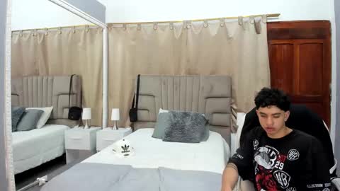 Snapshot of julian_billy chatting on 01-09-25, 05:43 julian billy online show from 01-09-25, 05:43