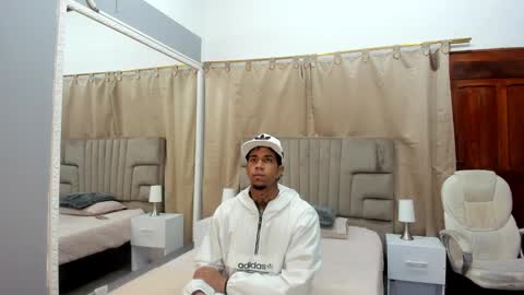 Snapshot of julian_billy chatting on 01-19-25, 01:12 julian billy online show from 01-19-25, 01:12