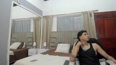 Snapshot of julian_billy chatting on 02-15-25, 11:28 julian billy online show from 02-15-25, 11:28