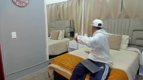 Snapshot of julian_billy chatting on 03-08-25, 11:16 julian billy online show from 03-08-25, 11:16