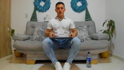 julian_wallace online show from 12-20-24, 09:39