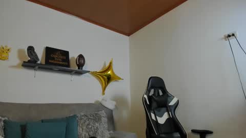 julian_wallace online show from 11-21-25, 04:16