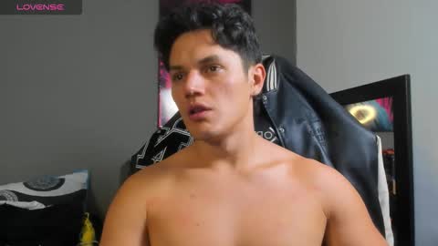 julian_wallace online show from 06-11-26, 04:16