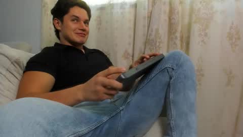 julian_wallace1 online show from 05-19-26, 03:29