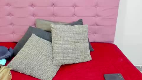 Juliana online show from 11-04-25, 01:10