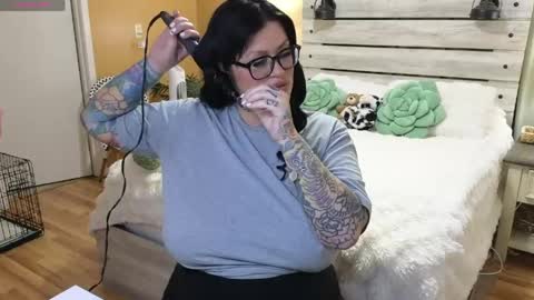 Snapshot of julianaxxxrose chatting on 03-24-26, 09:03 Texas Mamasita online show from 03-24-26, 09:03