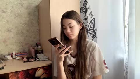 Snapshot of julianeaukamp chatting on 02-16-26, 12:40 Viola online show from 02-16-26, 12:40