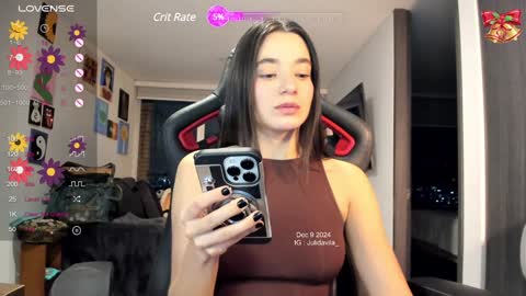 Snapshot of julidavila chatting on 12-10-24, 12:39 Jeimy Help me to reach 100 thumbs up online show from 12-10-24, 12:39