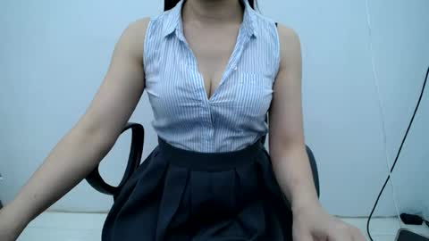 Snapshot of julie9x chatting on 07-18-26, 10:24 julie9x online show from 07-18-26, 10:24