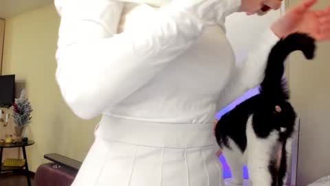 Julie online show from 11-01-25, 03:25