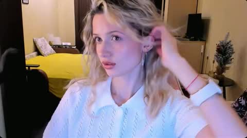 Julie online show from 11-25-25, 01:22