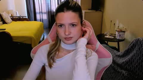 Julie online show from 03-06-26, 04:31