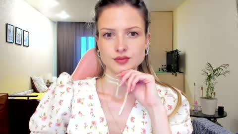 Snapshot of julie_flores chatting on 06-16-26, 02:19 Julie online show from 06-16-26, 02:19