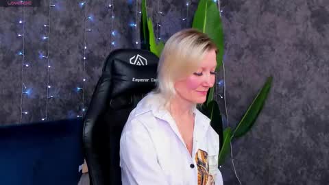 Snapshot of julie_lucasss chatting on 02-05-26, 09:47 Julie Lucasss online show from 02-05-26, 09:47