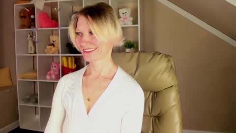 Julie Lucasss online show from 03-13-26, 12:50