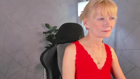 Julie Lucasss online show from 05-14-26, 12:06
