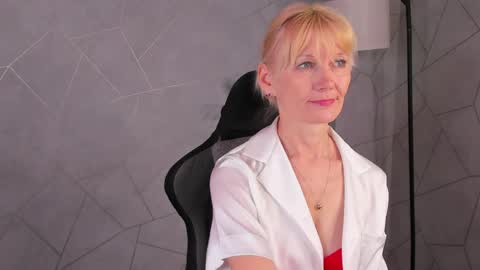 Julie Lucasss online show from 05-15-26, 10:50