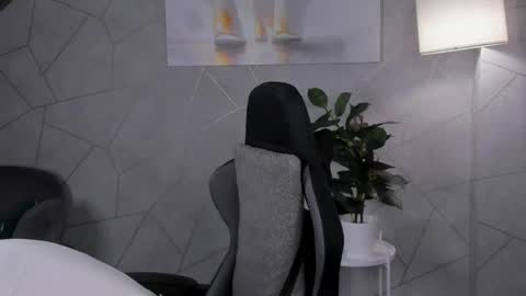 Julie Lucasss online show from 05-21-26, 12:28