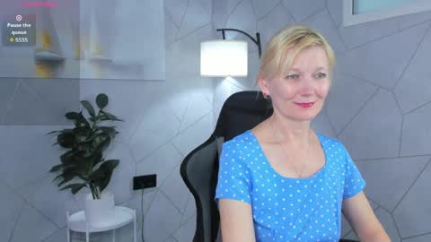 Julie Lucasss online show from 06-03-26, 12:24