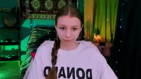 Snapshot of juliedaniel chatting on 06-11-26, 04:21 juliedaniel online show from 06-11-26, 04:21