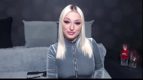 Snapshot of juliediamond chatting on 02-25-25, 10:07 julia online show from 02-25-25, 10:07