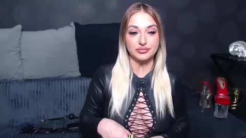 julia online show from 03-25-26, 10:49