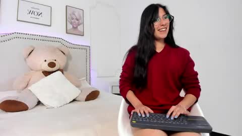 Snapshot of juliee_ross chatting on 05-04-26, 12:34 juliee_ross online show from 05-04-26, 12:34