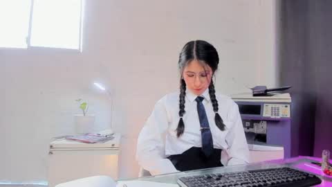 Snapshot of juliee_ross chatting on 06-24-26, 01:21 juliee_ross online show from 06-24-26, 01:21