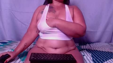 Snapshot of julielove1 chatting on 05-12-26, 10:23 julielove1 online show from 05-12-26, 10:23