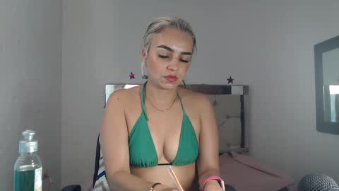 Snapshot of julieta__fox_ chatting on 01-09-25, 07:21 julieta__fox_ online show from 01-09-25, 07:21
