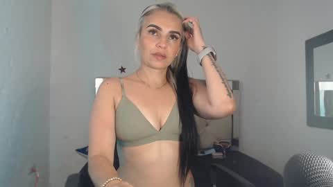 Snapshot of julieta__fox_ chatting on 01-14-25, 09:24 julieta__fox_ online show from 01-14-25, 09:24
