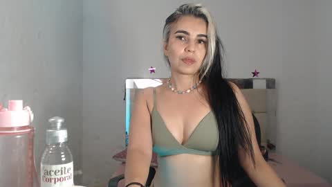 Snapshot of julieta__fox_ chatting on 01-31-25, 10:10 julieta__fox_ online show from 01-31-25, 10:10