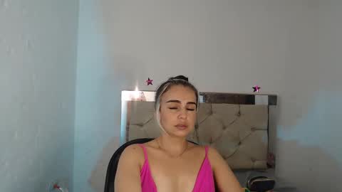 Snapshot of julieta__fox_ chatting on 02-08-25, 10:18 julieta__fox_ online show from 02-08-25, 10:18